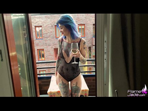 ❤️ തുറന്ന ആകാശത്തിൻ കീഴിൽ വികാരാധീനനായി ഗൾപ്പോടെ മുലകുടിക്കുന്ന അതിമനോഹരമായ പെൺകുട്ടി ❤❌ സൂപ്പർ സെക്സ് ഞങ്ങളിൽ